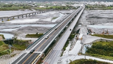 玉里大橋「波浪橋面」的特殊工法