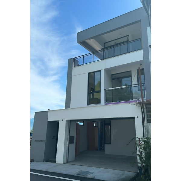 【最新完工實績｜仿清水模＋琺瑯漆雙工藝打造現代建築立面】