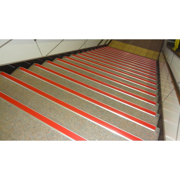 鋁底座止滑條-樓梯實績3