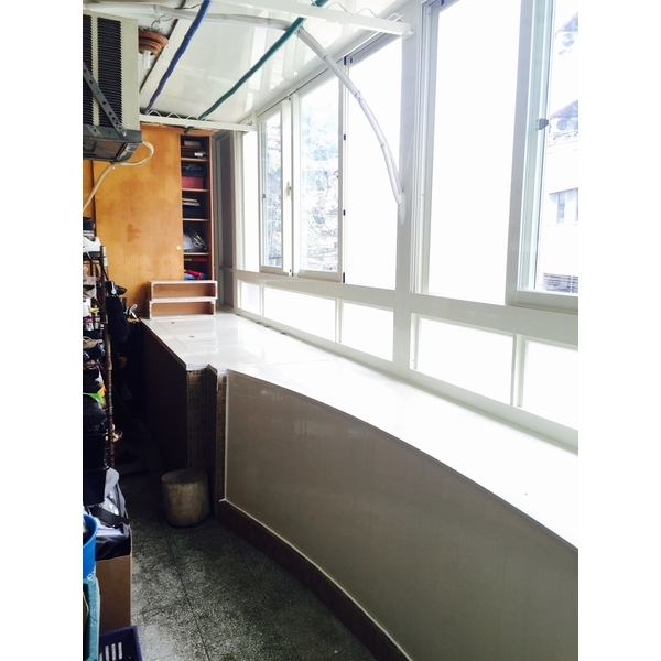 弧形陽台凸窗加置物箱 弧形陽台凸窗加置物箱-鑫輝鋁業有限公司