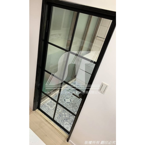 黑色水平把手推門 合葉門 浴室門 房間門