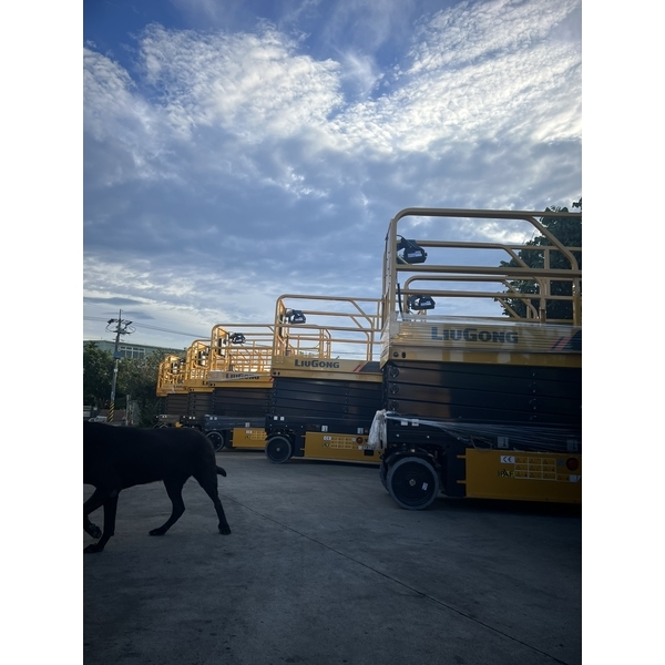 LS1012H 電動剪式高空作業平台-宏欣起重有限公司