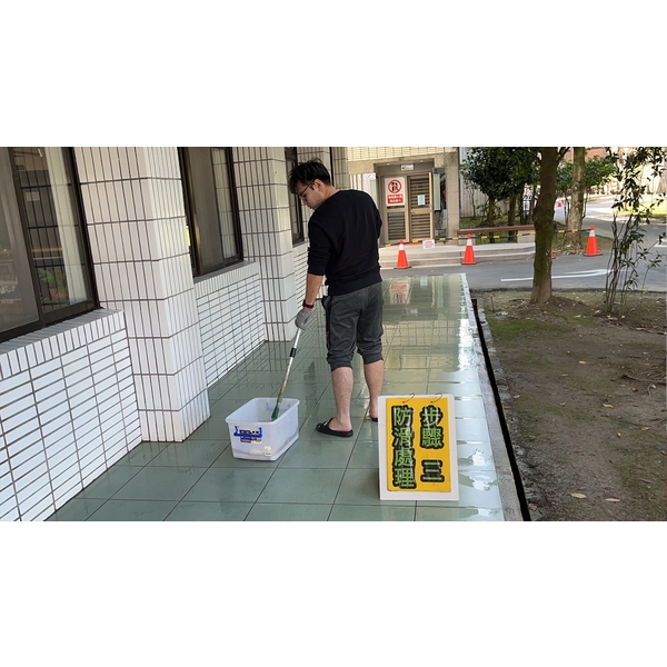 走道止滑工程(1) 走道止滑工程(1)-玄閎科技有限公司