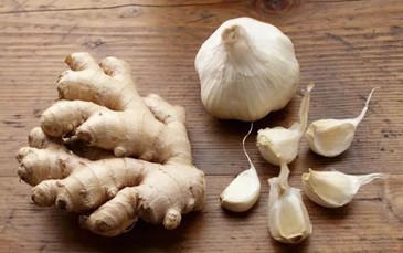 第一趟不用錢，水湳市場批發老薑、蒜頭，第一趟100斤不用出本錢，賣完再來付，請洽0983555395賴先生