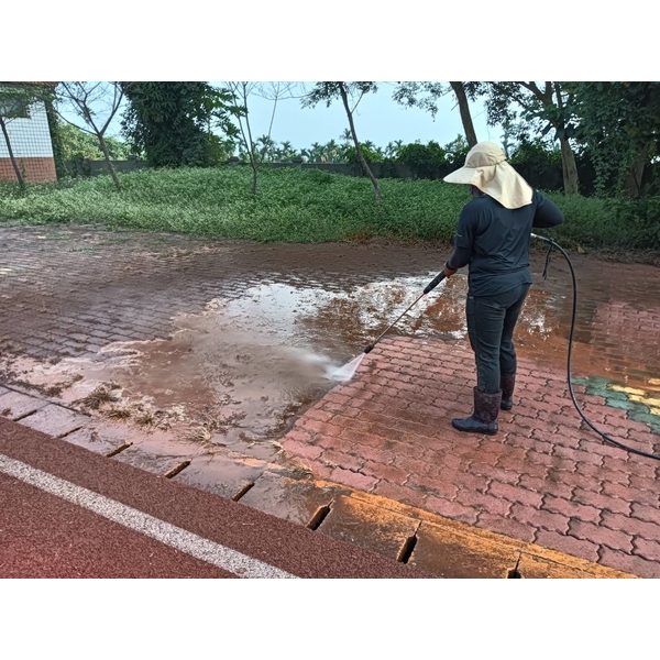 連鎖磚高壓沖洗