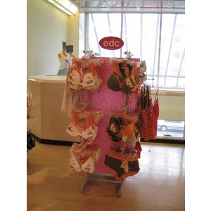 CI-003 內衣架；鐵件 , 棨專工業有限公司