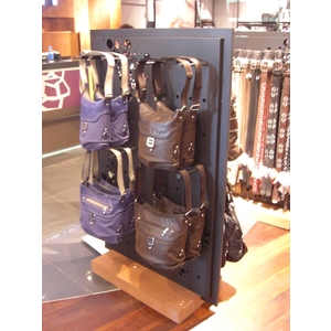 CI-003 皮包架；鐵件 , 棨專工業有限公司