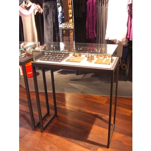 手錶眼鏡櫃；鐵件 , 棨專工業有限公司