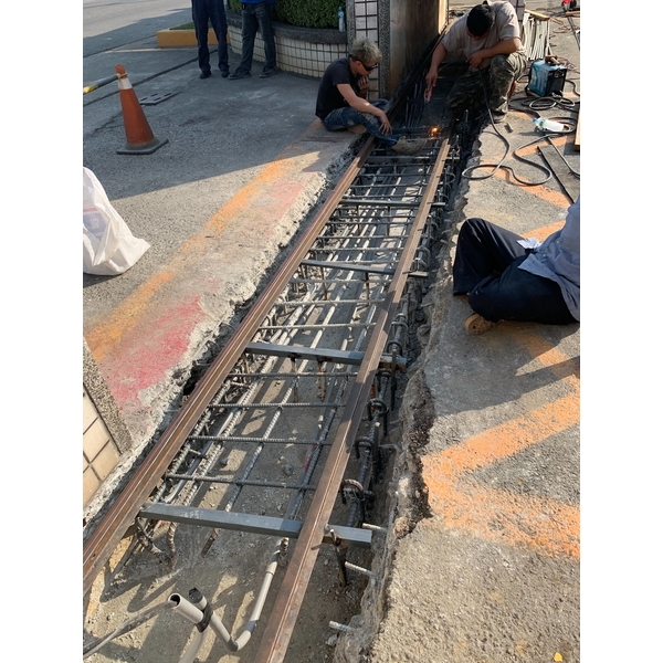 柵欄軌道施工-弓長工程行