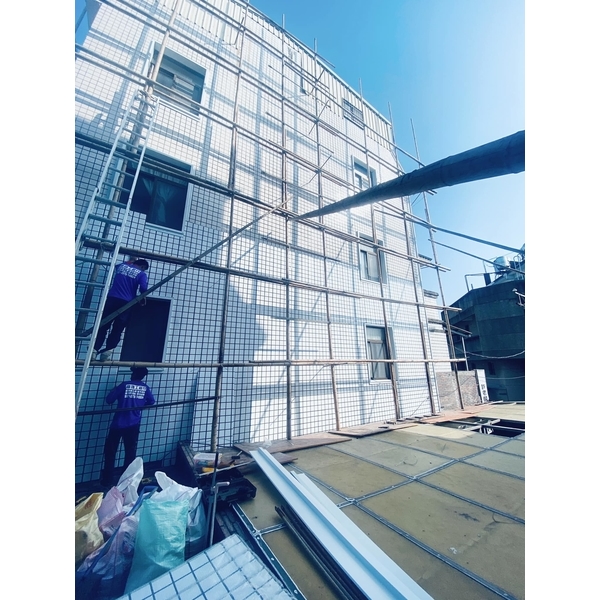 外牆穿鐵衣-弓長工程行