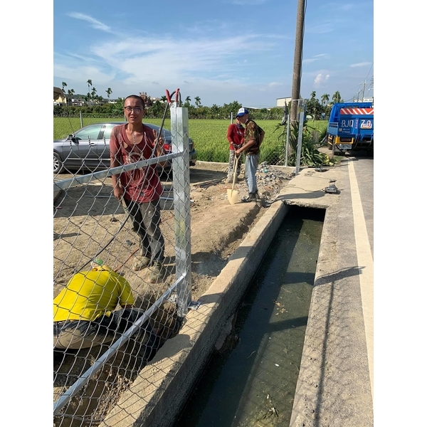 鐵網圍籬及手推拉門-弓長工程行