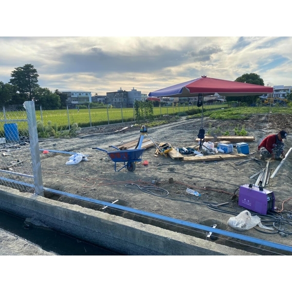 鐵網圍籬及手推拉門-弓長工程行