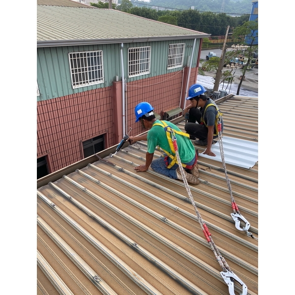 屋頂浪板保養抓漏工程-弓長工程行