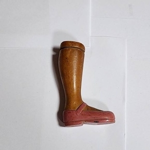 芭比娃娃的腳 , 珔陞木器工廠