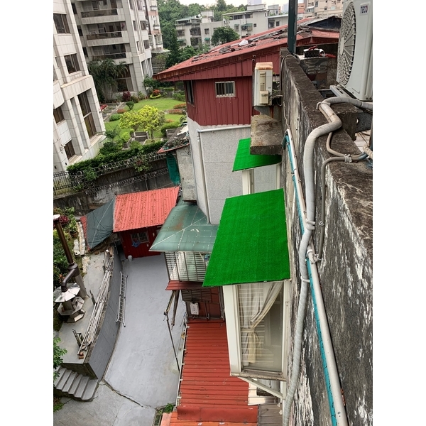 更換雨遮草皮-啟陽鐵工廠