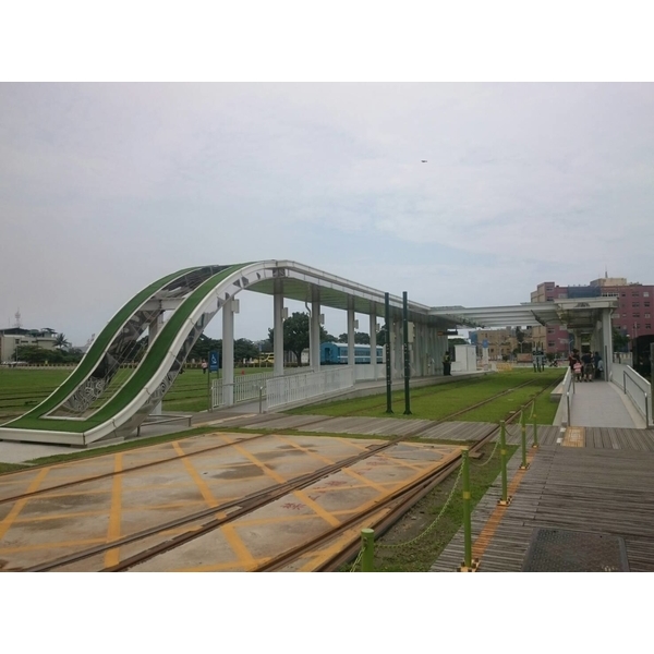 輕軌哈瑪星站站體-造型鋁包板工程-高集金屬股份有限公司