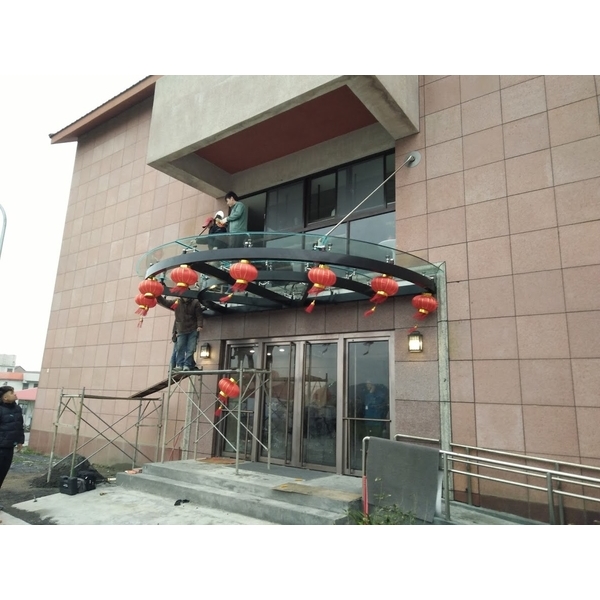 玻璃雨庇-民鑫興業有限公司