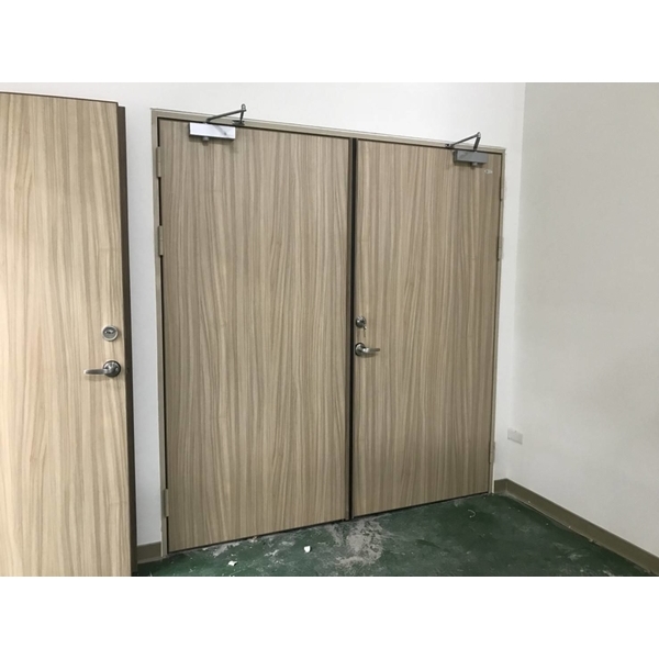 雙開美耐板防火門-旺霆科技木業有限公司