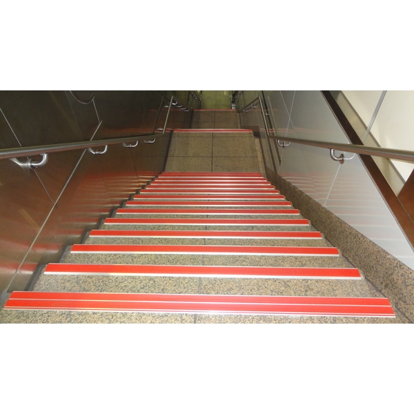 鋁底座止滑條-樓梯實績