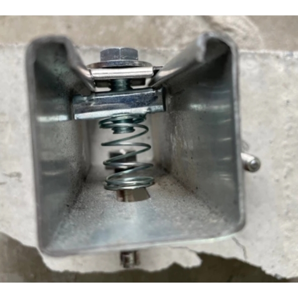 白鐵304彈簧螺帽M8(8mm) 型鋼彈帽 方形螺帽 彈簧螺母 C型鋼配件-順典鐵工廠股份有限公司